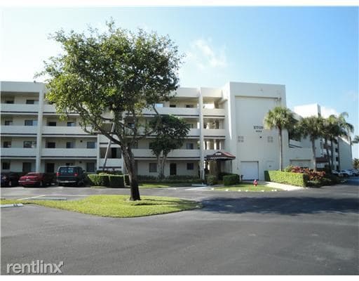 Primary Photo - 3154 Via Poinciana