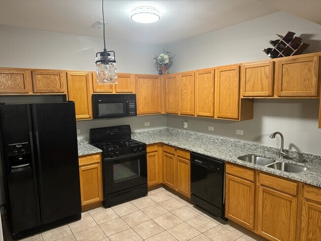 Building Photo - 2303 Flagstone Ln