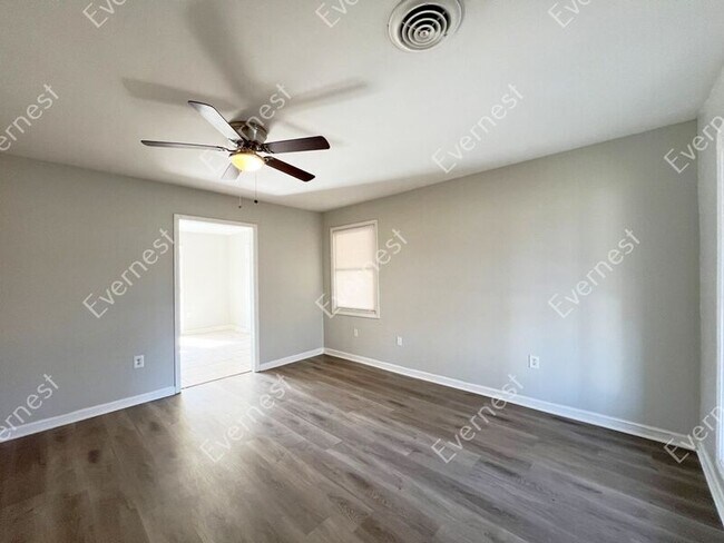 Foto del edificio - 5103 Brenda Cove