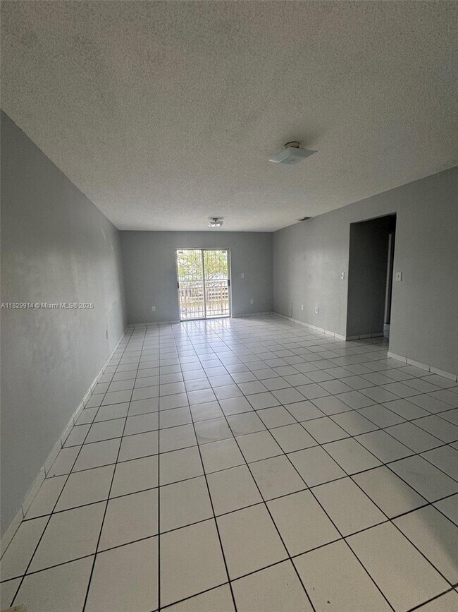 Foto del edificio - 7965 W 30th Ct
