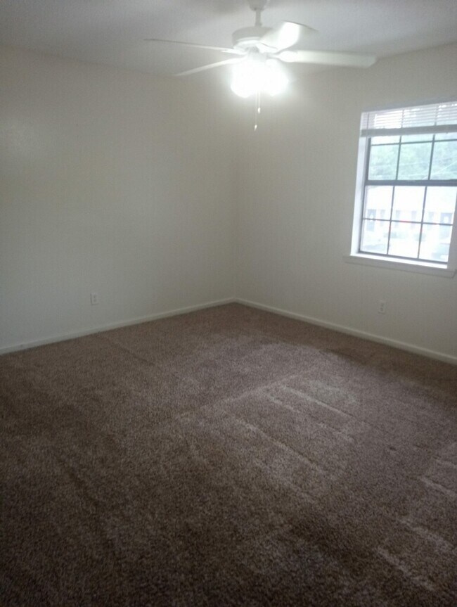 3379 Highway 594 Unit Lakeway Village Building, Monroe, LA 71203