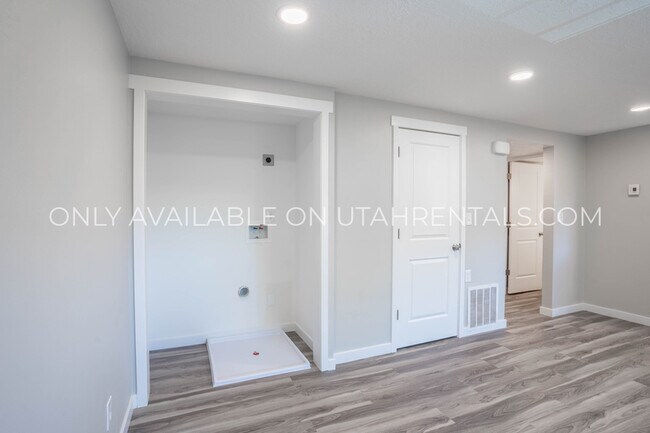 Building Photo - 138 S 300 W