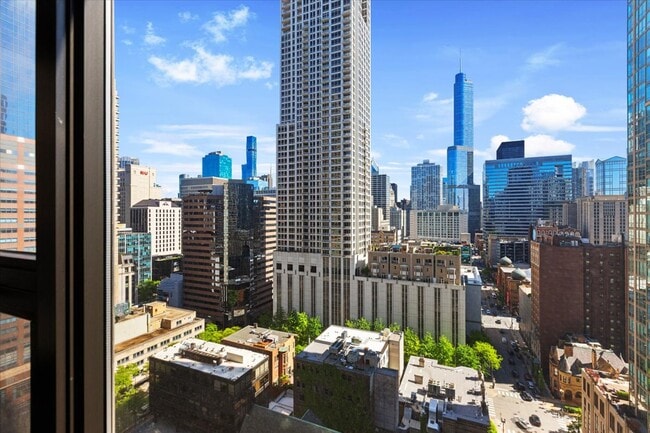 Foto del edificio - 30 E Huron St