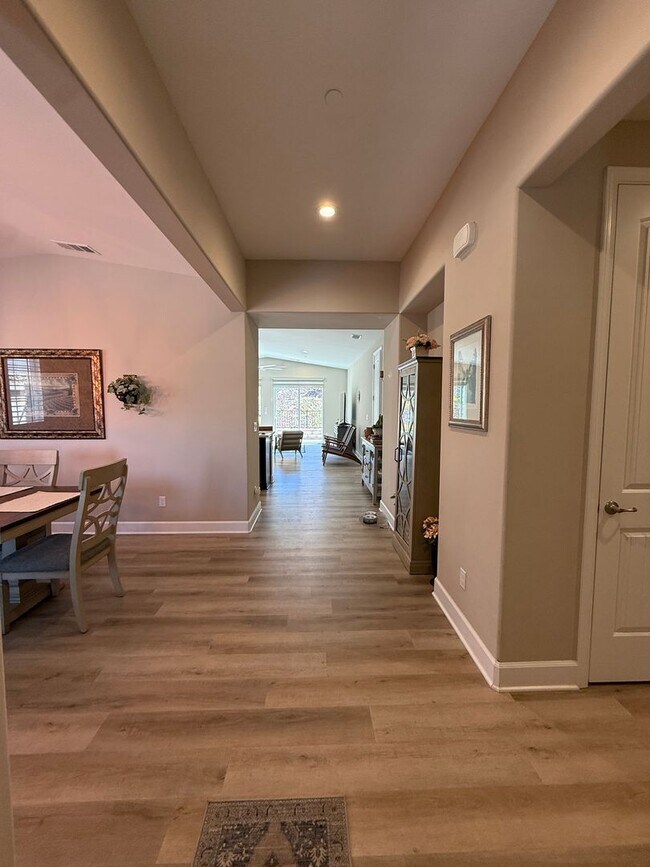 Foto del edificio - Beautiful Newer Meadows at Rice Ranch Sing...