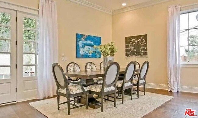 Foto del edificio - 580 N Kenter Ave