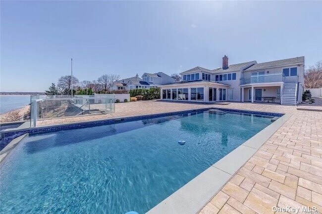 Building Photo - 17 Oak Point Dr N