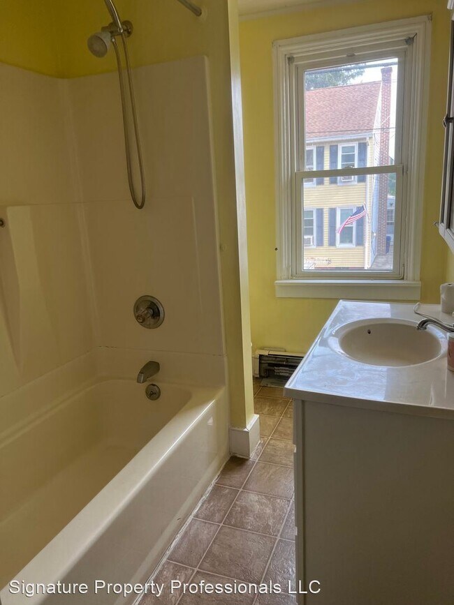 Building Photo - 3 br, 1.5 bath House - 481 Manor Street