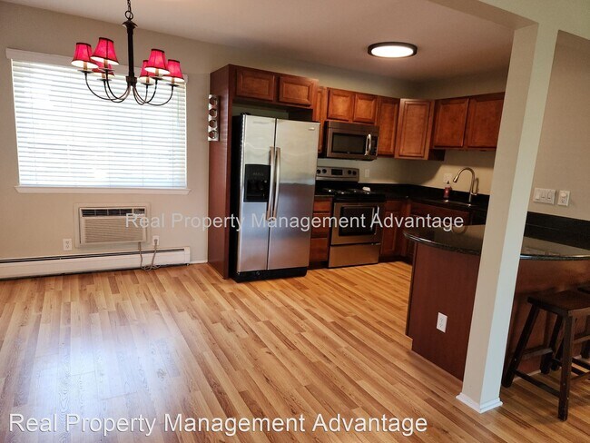 Foto del edificio - 2 br, 2 bath House - 2420 Parmenter Blvd. ...