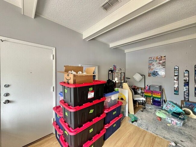 Foto del edificio - 1 Bed 1 Bath at Broadway Apartments! All B...