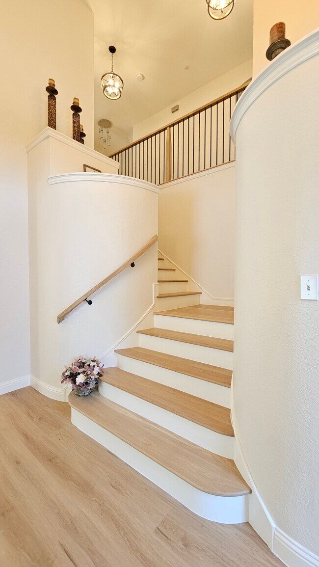 Foto del edificio - 421 Long Cove Ct