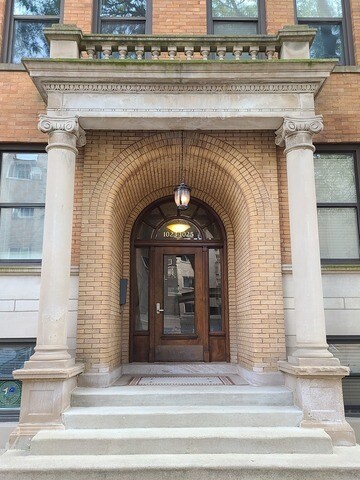 Primary Photo - 1023 W Balmoral Ave