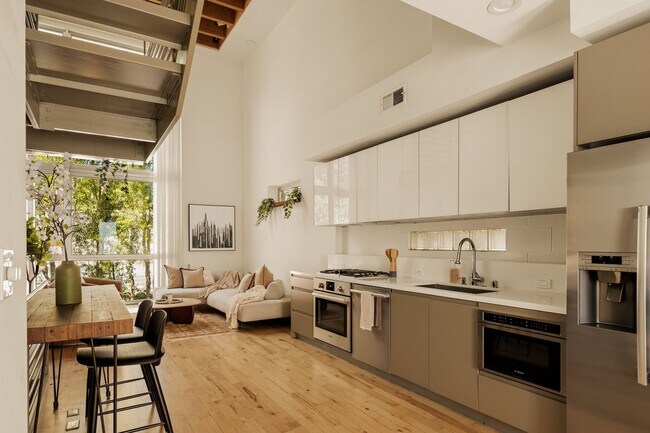 Building Photo - 3450 Cahuenga Blvd W