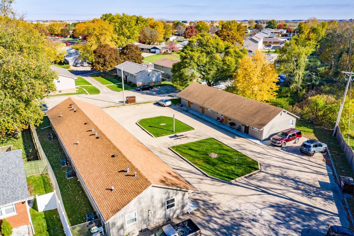 Primary Photo - 1021 E Adams St