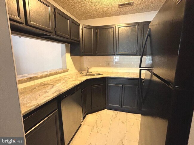 Foto del edificio - 4317A Aberdeen Dr