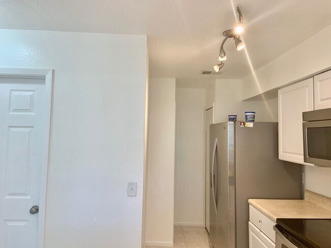 Building Photo - Orlando - 2 Bedroom, 2 Bathroom - 1,575.00