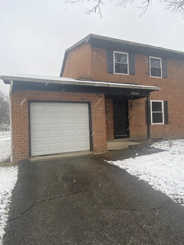 Foto principal - 5554 Chatford Dr