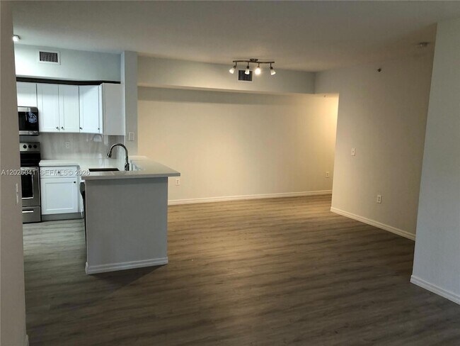 Building Photo - 2544 Centergate Dr