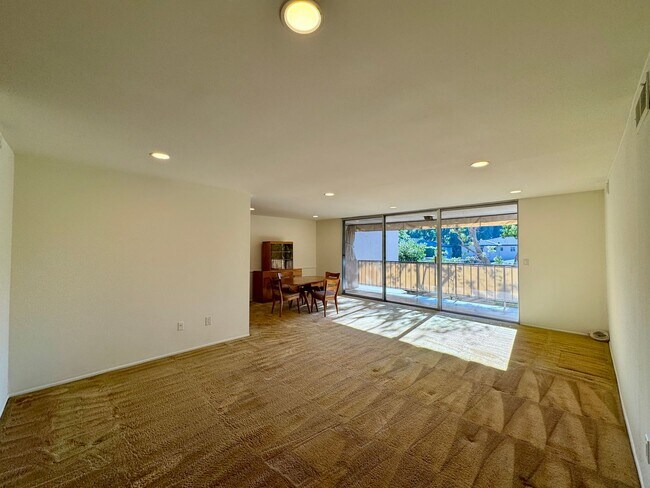 Foto del edificio - Large 2 bed 2 bath