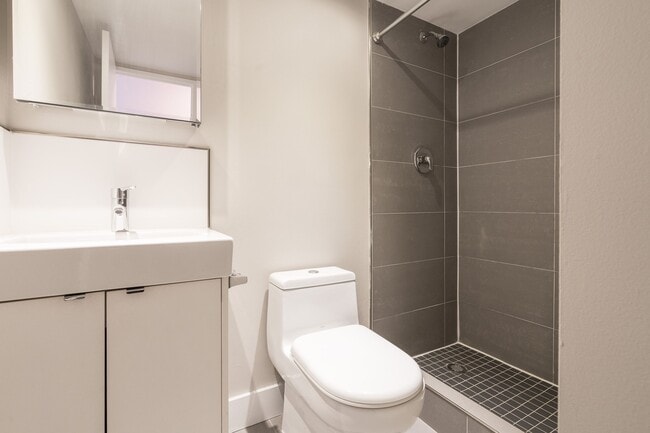 Building Photo - 798 Richmond Street West