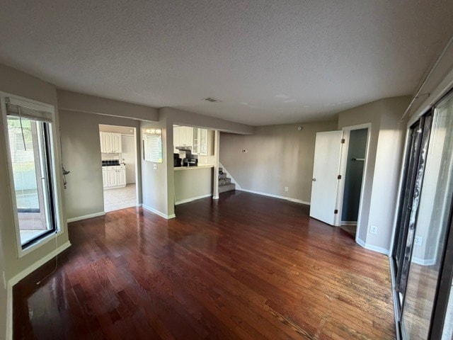 Foto del edificio - 8640 Roanoke Dr