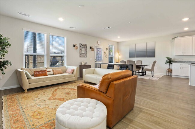 Foto del edificio - 6434 Lakeview Haven Dr