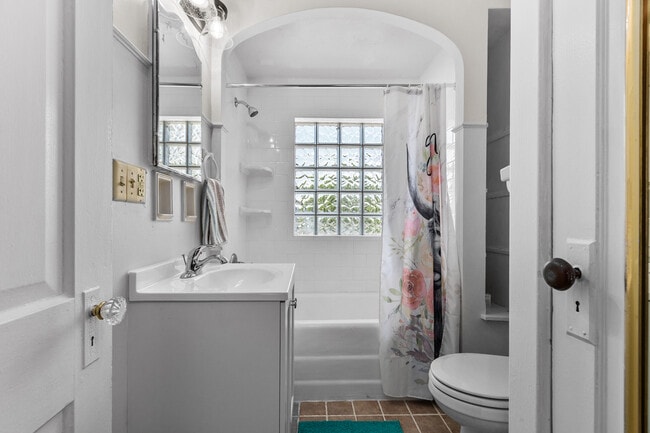 Building Photo - 601 S Walnut St