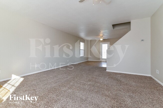 Foto del edificio - 8016 Grove Berry Way