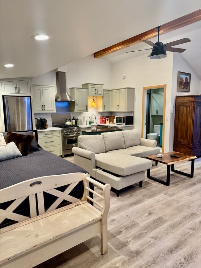 Foto del edificio - Immaculate Designer Furnished Studio in Country close to Town (Auburn, CA)