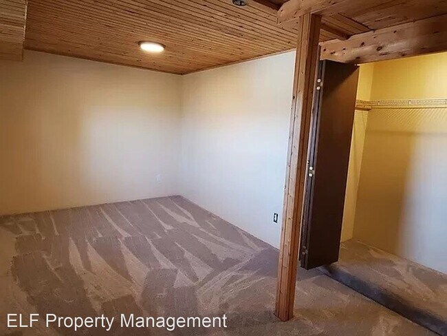 Building Photo - 3 br, 3 bath House - 401 West 16th Street