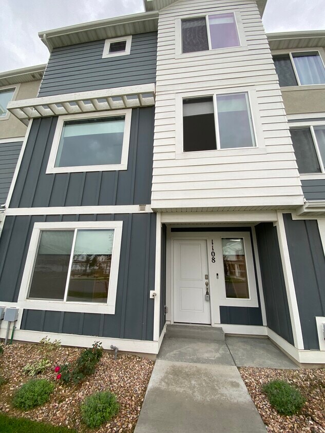 1108 E Yard Row, Saratoga Springs, UT 84045 Townhome Rentals in