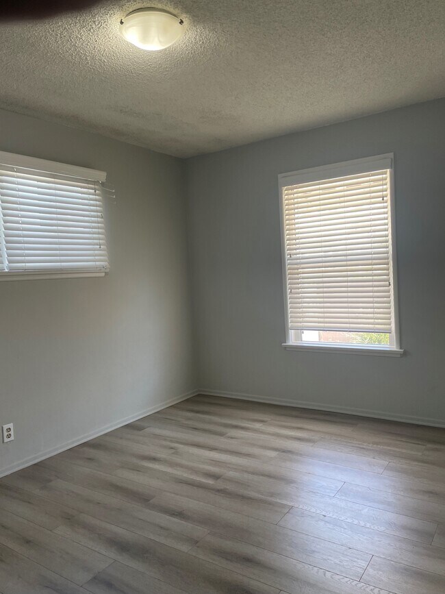 Building Photo - 1380 W Ofarrell St