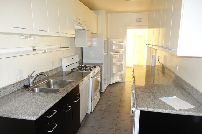 Foto del edificio - 2571 Virginia St