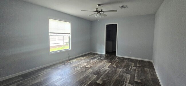 Foto del edificio - 3/2 Brooksville Available Now !