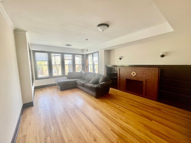 Building Photo - 4215 W Leland Ave