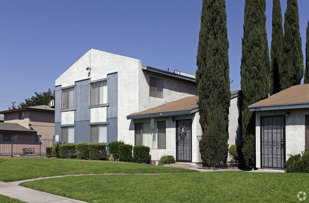 Foto principal - 8939 Mango Ave