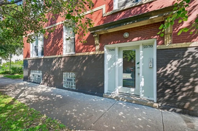 Building Photo - 2578 W Lyndale St