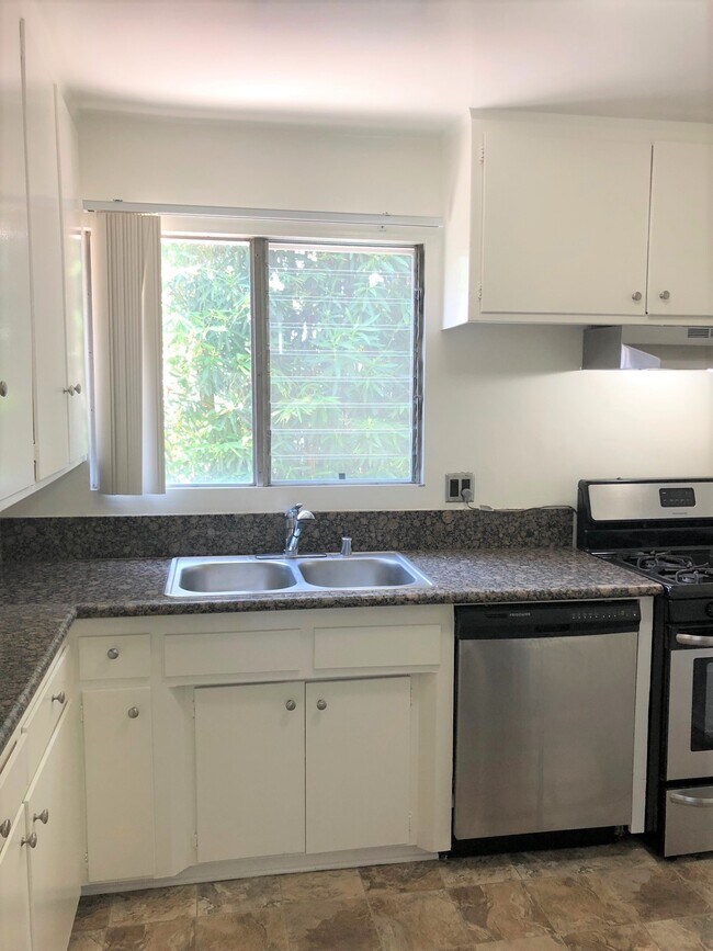 Foto del edificio - 825 S Windsor Blvd