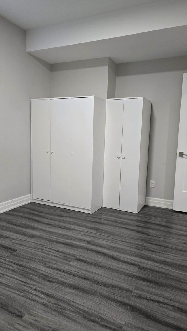 Building Photo - Beautiful Lower level apartment