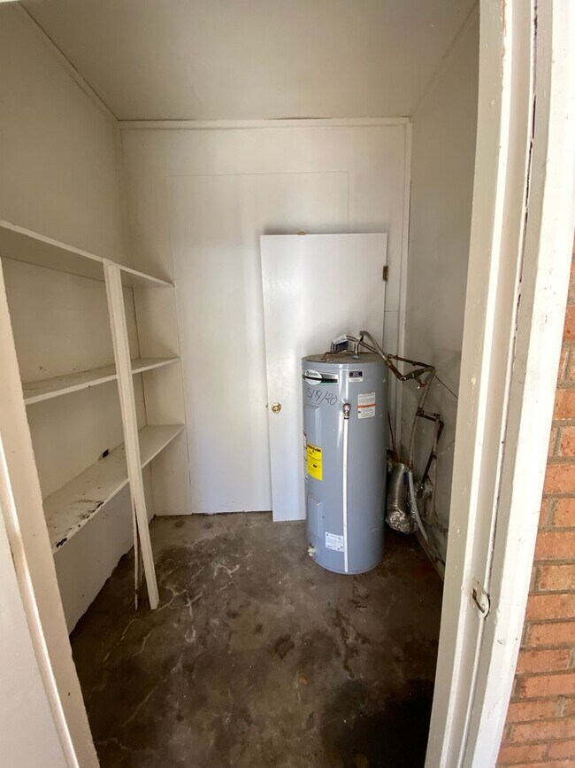 Foto del edificio - 6026 Emerald Ln