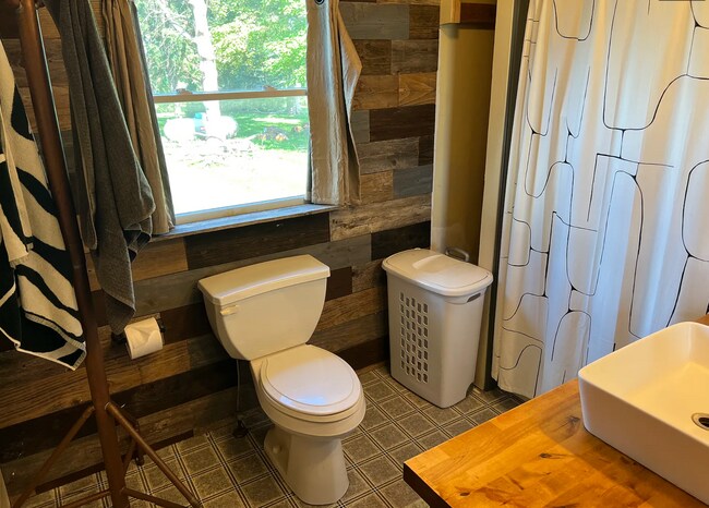 baño - 15791 N 2700 East Rd