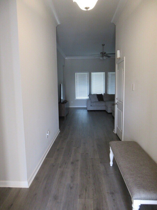 Foto del edificio - 108 Hardwood Dr