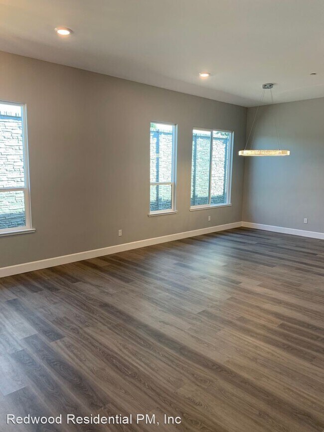 Building Photo - 4 br, 3 bath House - 6 Chelsea Drive