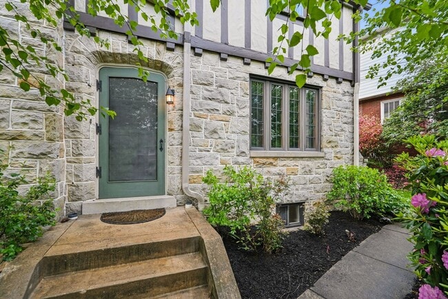 Building Photo - 321 Jefferson Dr