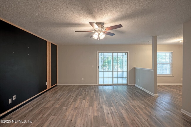 Building Photo - 7728 Pikes Peak Dr