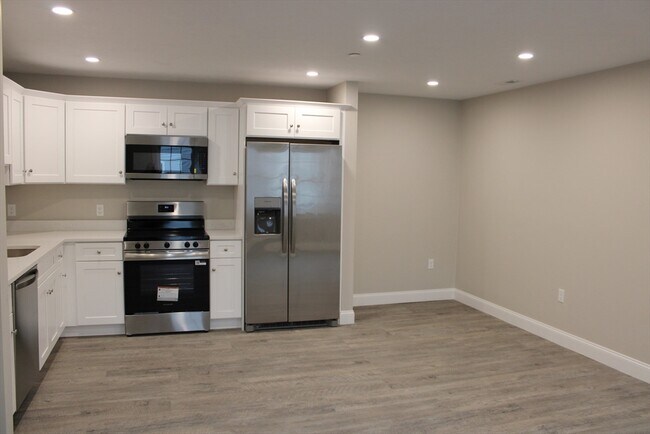 Building Photo - 202 Central St