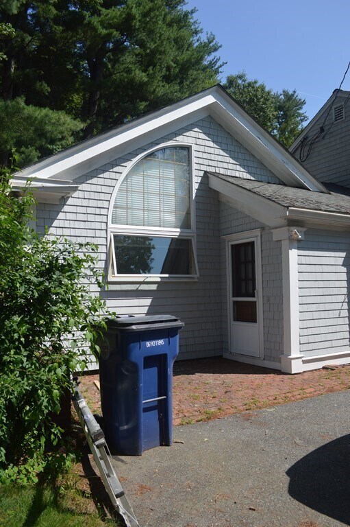 Building Photo - 372 Village St