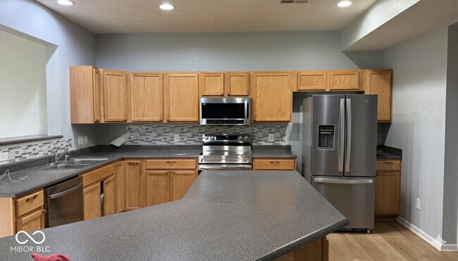 Foto del edificio - 645 Fireside Dr