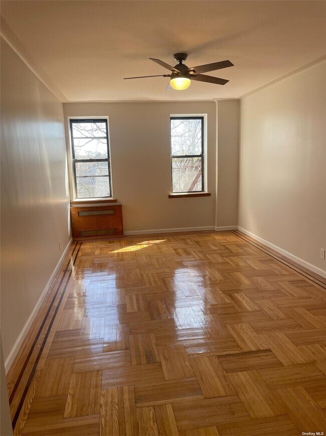 Foto del edificio - 1053 E 13th St