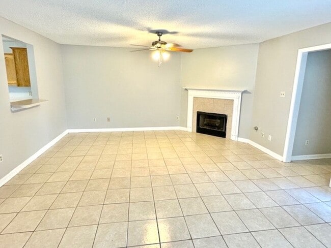 Photo - WhittenRd1090 Apartment