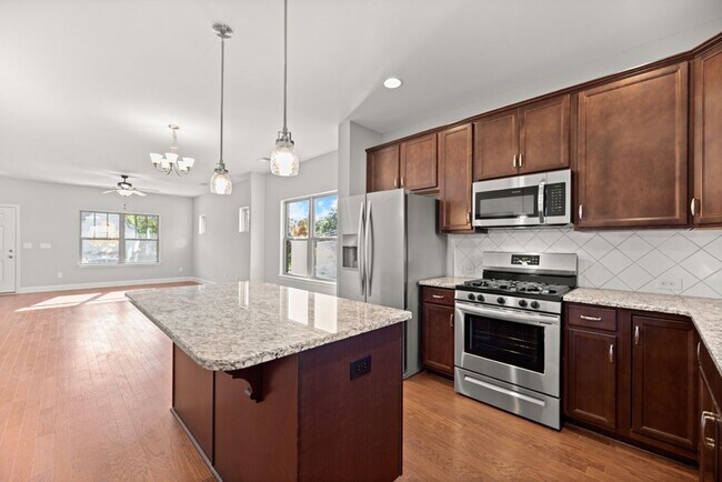 Foto del edificio - Spacious Home with Loft & 2-Car Garage in Prime Location in Hardin Valley school district!